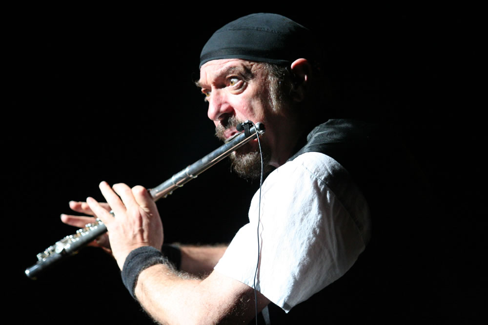 Jethro Tull's Ian Anderson Interview on Strings, Guitars, Touring 
